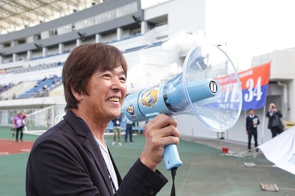 長崎の高田社長に金曜日にJリーグがあるという新しいライフスタイルについて話を聞いた