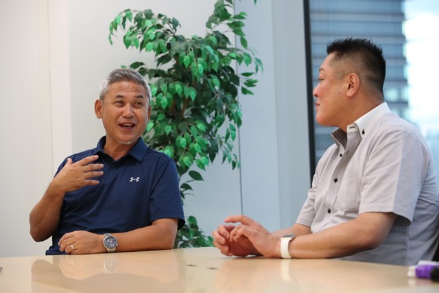 佐々木則夫さん(左)と眞鍋政義さんの対談後編は、戦術やW杯、五輪についてお互いの感覚を語り合ってもらった