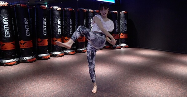下半身に効くキックボクササイズ ヒザ蹴りでストレスも発散 スポーツナビdo 下半身に効くキックボクササイズ ヒザ蹴りでストレスも発散 スポーツナビdo