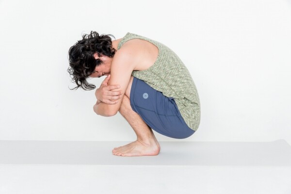 背中をほぐすのが肝 ガス抜きのポーズ を確実に効かせる3つの方法 スポーツナビdo 背中をほぐすのが肝 ガス抜きのポーズ を確実に効かせる3つの方法 スポーツナビdo
