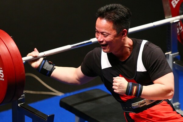 2016年1月の日本選手権、大声援にも後押しされた西崎さんは日本記録を更新する試技を見せた