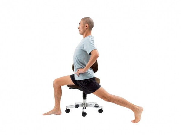腰痛が楽になる 椅子に座ってできる不調解消ワーク 働く男のためのヨガ スポーツナビdo
