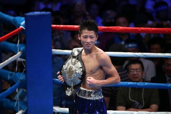 ゴールデンタイムでの中継、地元・座間での開催と、デビュー3戦連続KOの挑戦者・井上に大きな注目が集まった