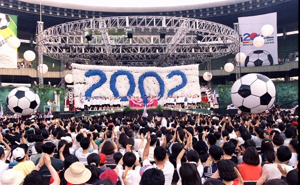 単独開催を目指していた日本だったが、02大会は韓国との共催という形になった