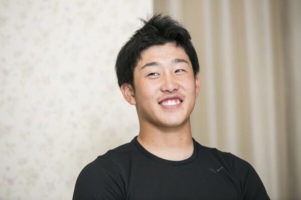 少年時代、野球にのめり込んだ小園の一番の練習パートナーは、いつも一緒にいた父・考志さんだった