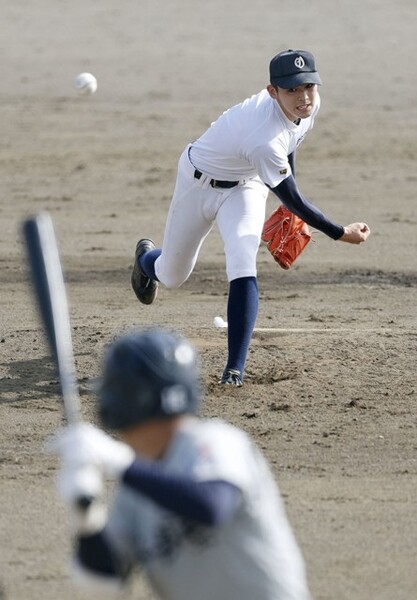 “令和の怪物”こと佐々木朗希(奥)