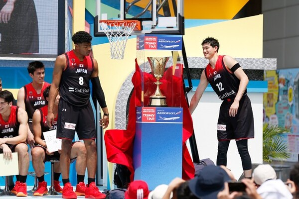 八村(左)、渡邊を念頭に「我々の主軸はNBA選手」と語る東野氏。強化日程も以前の日本代表とは異なる