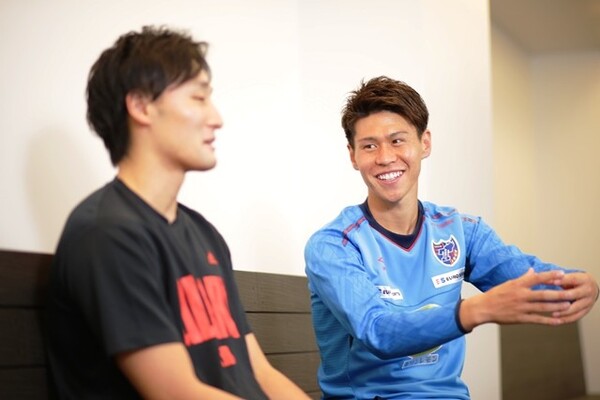 今回が初対面だった2人だが、橋本選手の人懐っこい性格もあり、会話は次第に盛り上がっていった