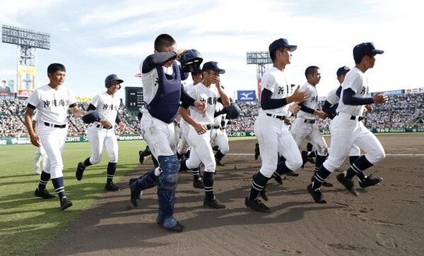 習志野に延長戦で敗れ1回戦で姿を消した沖縄尚学は、甲子園の「熱さ」をどのように感じたのか