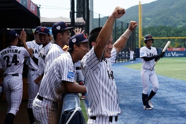 初戦のスぺイン戦でガッツポーズを見せる坂下。しかし日程が進行していくにつれ、国際大会の厳しさを体感することになる
