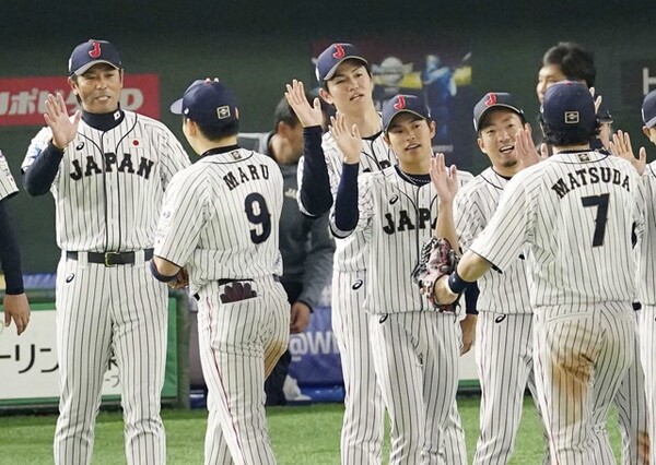 決勝は高橋礼(写真中央)もブルペン待機するという