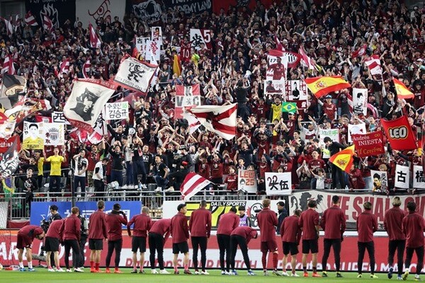 14年末にヴィッセル神戸が楽天グループへ参入すると、相田はイーグルスからの出向が決まった