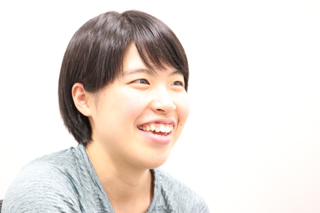 小学5年生のとき、骨肉腫により左脚大腿部から切断。深刻な話でも明るく話す姿が印象的だ