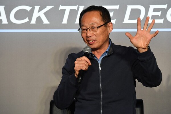 人口の少ない今治でどう観客を集めるか。岡田会長は観戦体験の向上を重視している