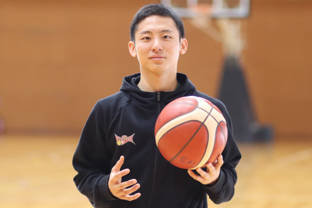 河村勇輝「365日ずっとNBAを見ていた」 高校生Bリーガー“魅せるプレー