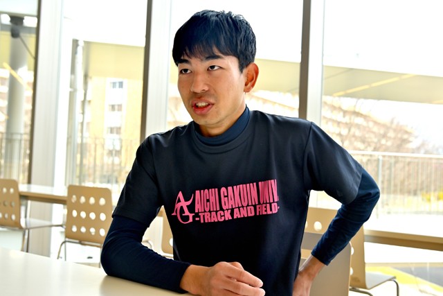 インタビューに答える石田。大学入学直後に骨肉腫が発覚した際は「絶望した」と振り返るが、身体機能の残存状態が良かったことが今の活躍ぶりにつながっている