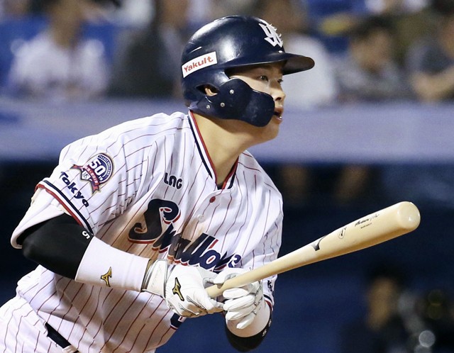 高卒2年目の昨季、大きく飛躍した村上宗隆。持ち前の長打力で日本球界の未来を担うことだろう