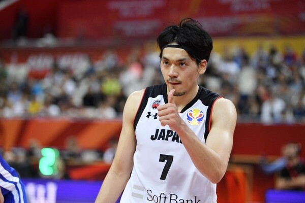 日本代表のキャプテンを務めた篠山はクラブだけでなく、2021年に延期された東京五輪での活躍も期待される