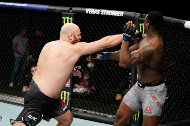 【UFC】ベン・ロズウェルが勝利、オヴィンス・サン・プルーの ...