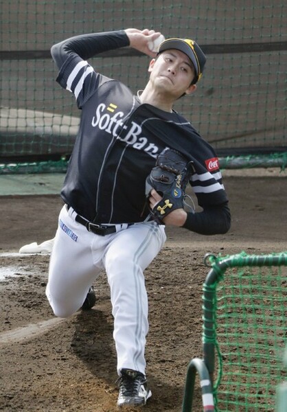 ソフトバンク・高橋純平は高卒5年目。同級生である大卒1年目の活躍にはやる気持ちもあるだろうが、「世代にこだわる必要はない」と語る