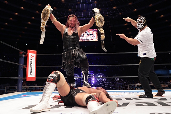 新日本プロレス Evilが二冠王座を強奪 パレハとして ディック東郷 が出現 スポーツナビ