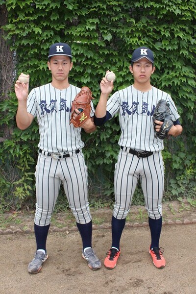笠島(写真右)は自分よりもフィジカルに優れた松村(写真左)が敦賀気比に入学してくると聞き、焦りを感じていた