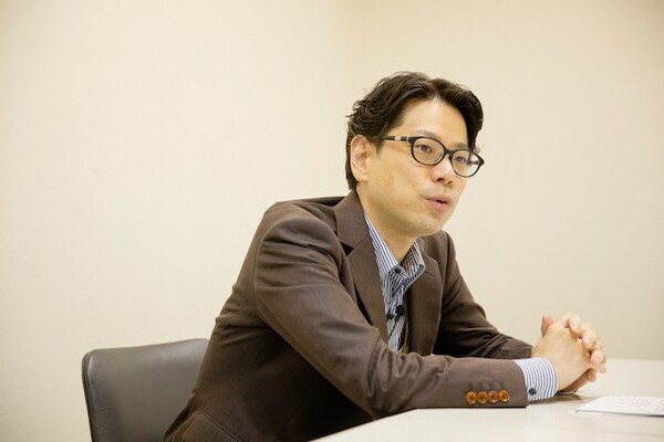 山田さんは東大卒業後、国土交通省でキャリア官僚として働き始め、その後記者として新聞社へと転職をした異色の経歴を持つ