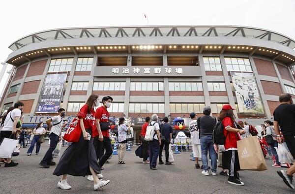 9月19日から観客の入場制限が緩和されたプロ野球。新しい観戦スタイルの中で興行を楽しみたい