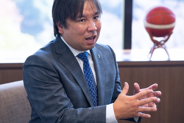 里崎氏は、野球ファンをシーズンの違うBリーグの観戦に呼び込むことは可能だと言う