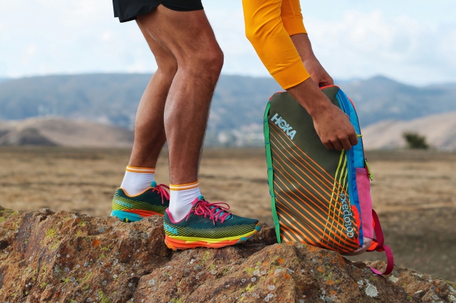 インドネシア・ボルネオバッグ　　極細編目 HOKA ONE ONE（ホカ オネオネ）とCotopaxi（コトパクシ）が初の