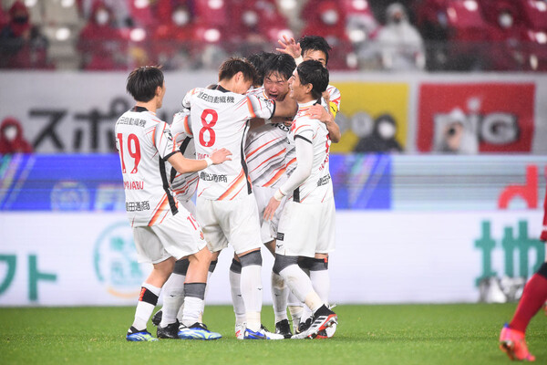 鹿島戦のゴールはこぼれ球をボレーで捉えた得意な形。「スリッピーなグラウンド、ピッチ状況も利用しながら打てたシュート」