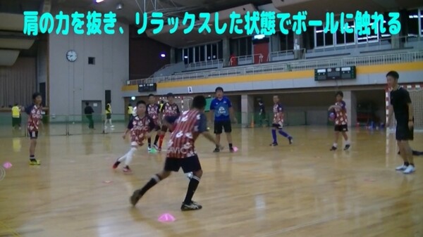 サッカー練習メニュー サッカーが上手くなるフットサル ダイレクトボール回し 4対1 スポーツナビdo サッカー練習メニュー サッカーが上手くなるフットサル ダイレクトボール回し 4対1 スポーツナビdo