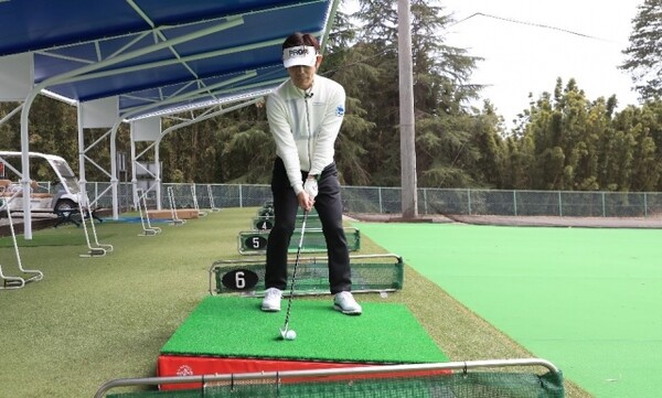 内藤雄士の90切りゴルフ 第3回 左足上がり 左足下がりの打ち方 スポーツナビdo 内藤雄士の90切りゴルフ 第3回 左足上がり 左足下がりの打ち方 スポーツナビdo