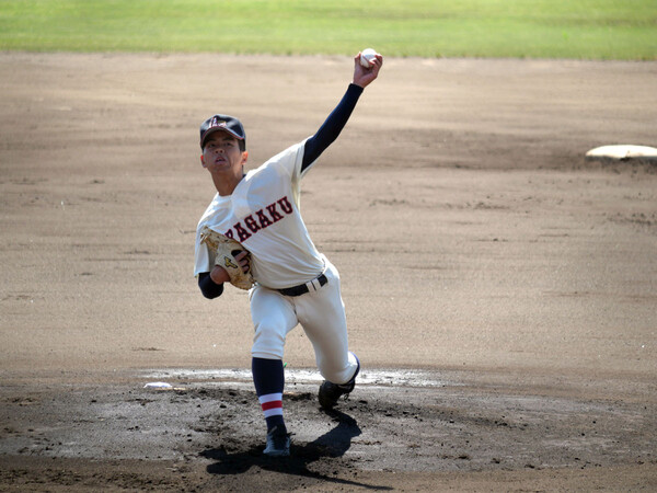 安定した投手力が、春を制した浦和学院の強みだ。この2年生左腕の宮城が試合を作り、速球派右腕の三奈木が救援するパターンが確立されている