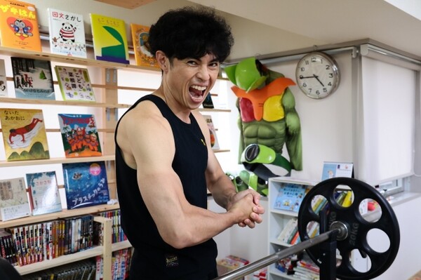 いくつになっても海パンになれるようにトレーニングは続けていきます 小島よしお 3 筋の旅人 スポーツナビdo いくつになっても海パンになれるようにトレーニングは続けていきます 小島よしお 3 筋の旅人 スポーツナビdo