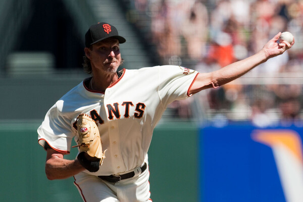 山崎が日米野球で対戦した、剛速球左腕ランディ・ジョンソン。通算303勝、サイ・ヤング賞を5度受賞した彼もまた、超一流のスライダーの使い手だった