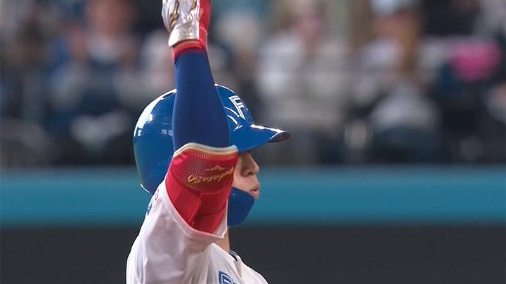 五十幡亮汰が2ランスクイズを決める！ 九里亜蓮から一挙5得点