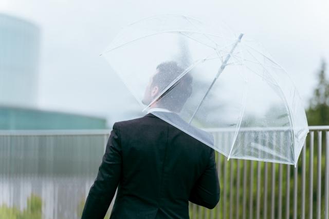 なぜ雨の日はやる気が出ないのか？「自律神経」と「幸せホルモン」が深～く関係している！