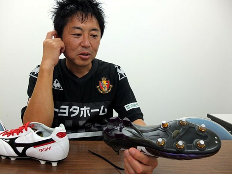 本田圭佑選手の実際にゲームで使用した左足スパイク サイン入りです 
