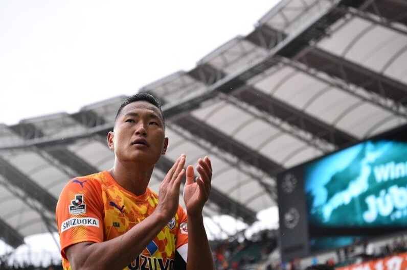 清水エスパルス2017シーズン1stホームユニフォームナンバー9鄭大世 鄭大世は「清水のレジェンド」になれるか 数々の浮き沈みを
