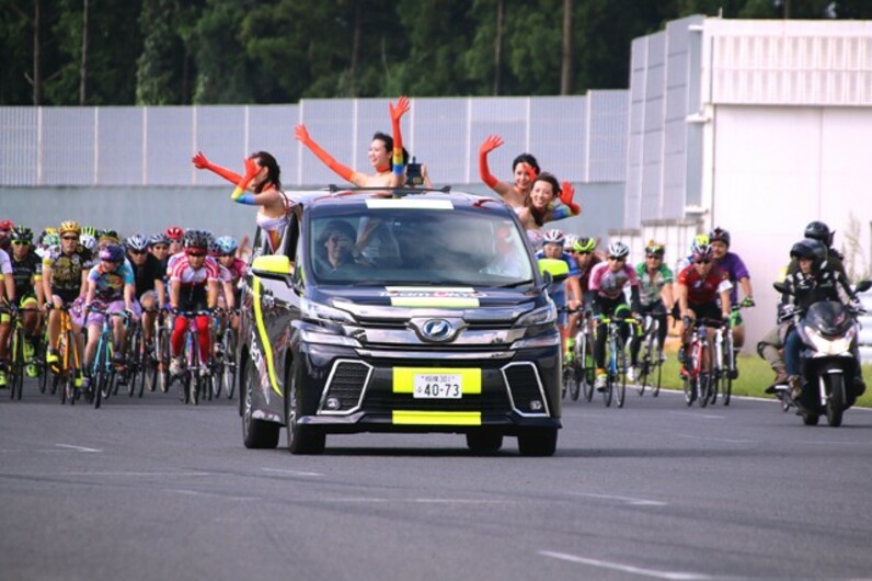 アニメと自転車を愛する人のガチレース “二次元好き”エビ中・真山も大興奮 - スポーツナビ