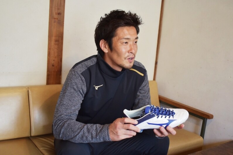 加地亮（サッカー元日本代表）ミズノREBULA 2と共に選手時代を