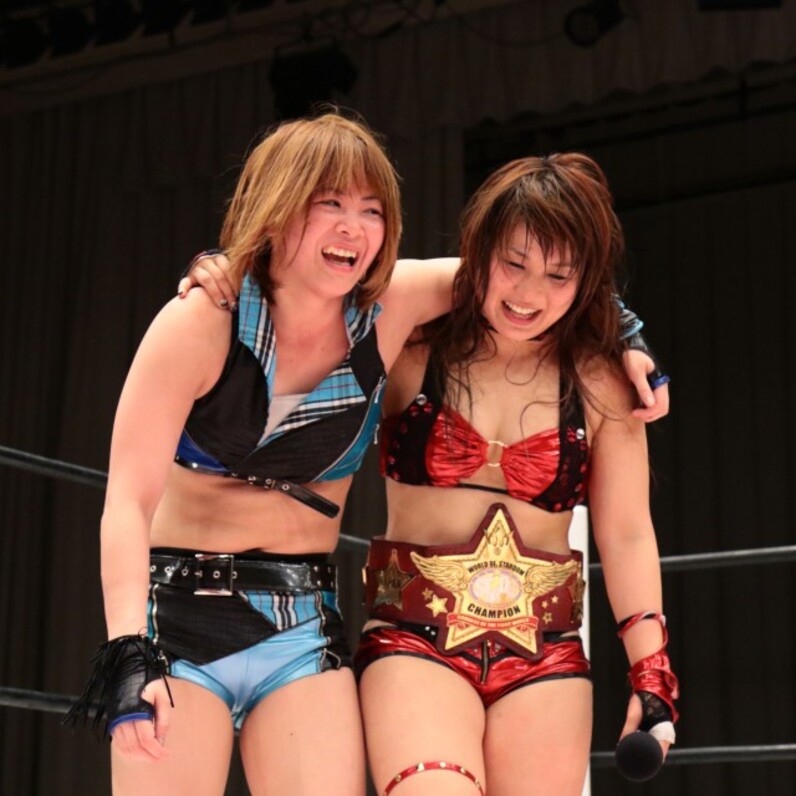 女子プロレス スターダム bikining 6 写真集 紫雷イオ 岩谷麻優 