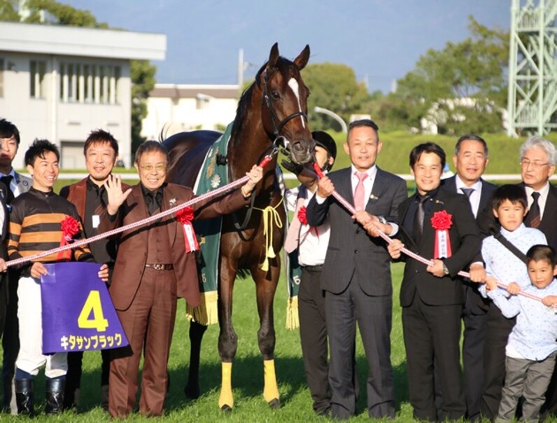 サブちゃん涙 こんな感動した日はない 菊花賞ｖだ キタサンまつりだ スポーツナビ