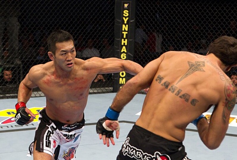 【値下げ再出品】UFC公式オープンフィンガーグローブ岡見勇信選手サイン入り 破格！UFC オープンフィンガーグローブ RIZIN PRIDE WWE K-1