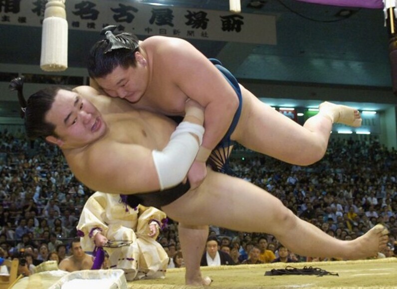厳重注意を受けた白鵬、過去に朝青龍とにらみ合いで厳重注意も
