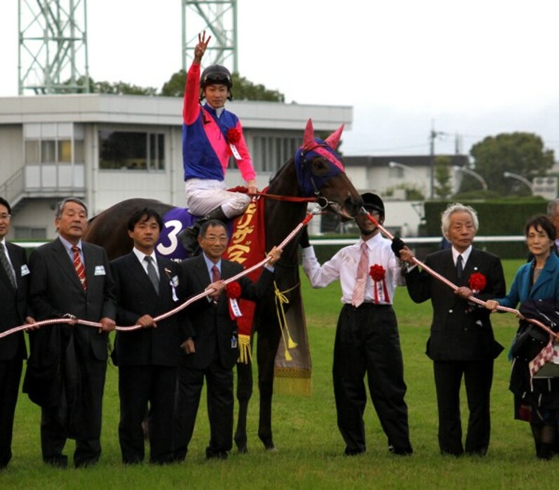 女王メイショウマンボ、変則三冠の舞い＝古馬の壁を軽々突破、次は男馬