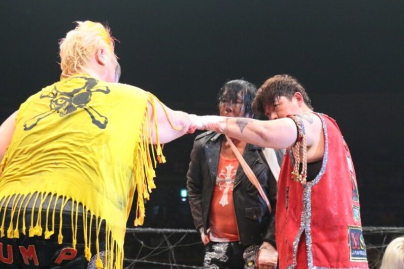 新日本プロレス 長州VS大仁田 世紀末電流爆破決戦！ 長州VS大仁田 世紀末電流爆破決戦 新品DVD・ブルーレイ | ブック