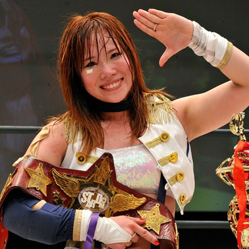 スターダム ☆ ガイドブック 直筆サイン入り ☆ 紫雷イオ 岩谷麻優 宝城カイリ ☆スターダム 【岩谷麻優 スターライト・キッドMK】 直筆サイン