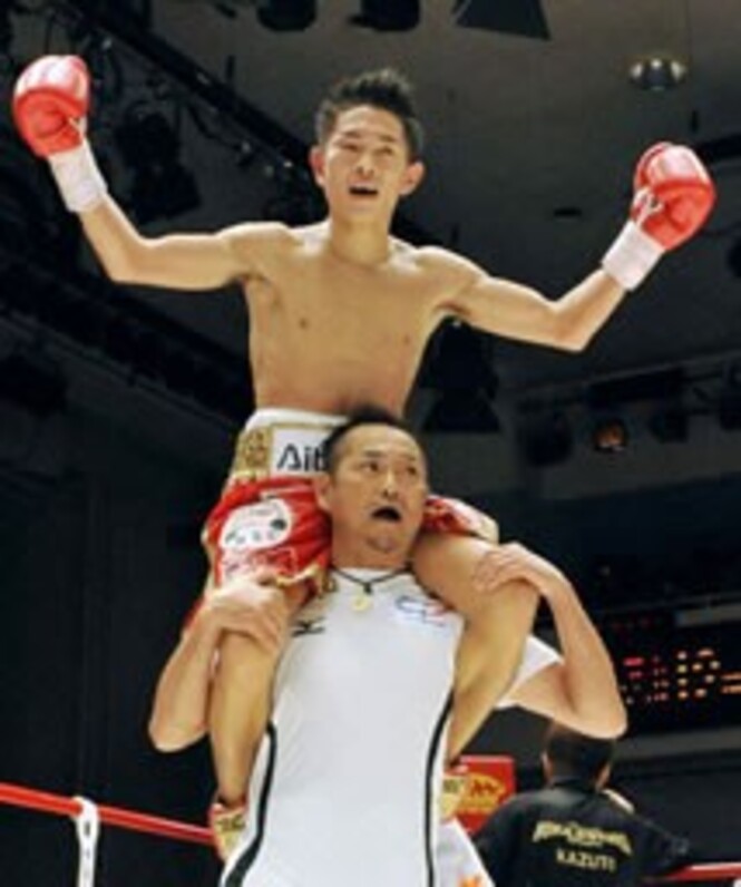 井岡一翔　直筆サイン　WBC世界ミニマム級チャンピオン 井岡一翔 直筆サイン WBC世界ミニマム級チャンピオン - メルカリ